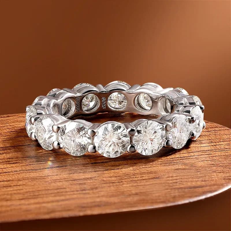 Knobspin D VVS1 Moissanite Sterling Silver Ring