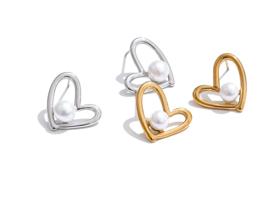 Yhpup Heart Pearl Stud Earrings in Gold PVD Steel