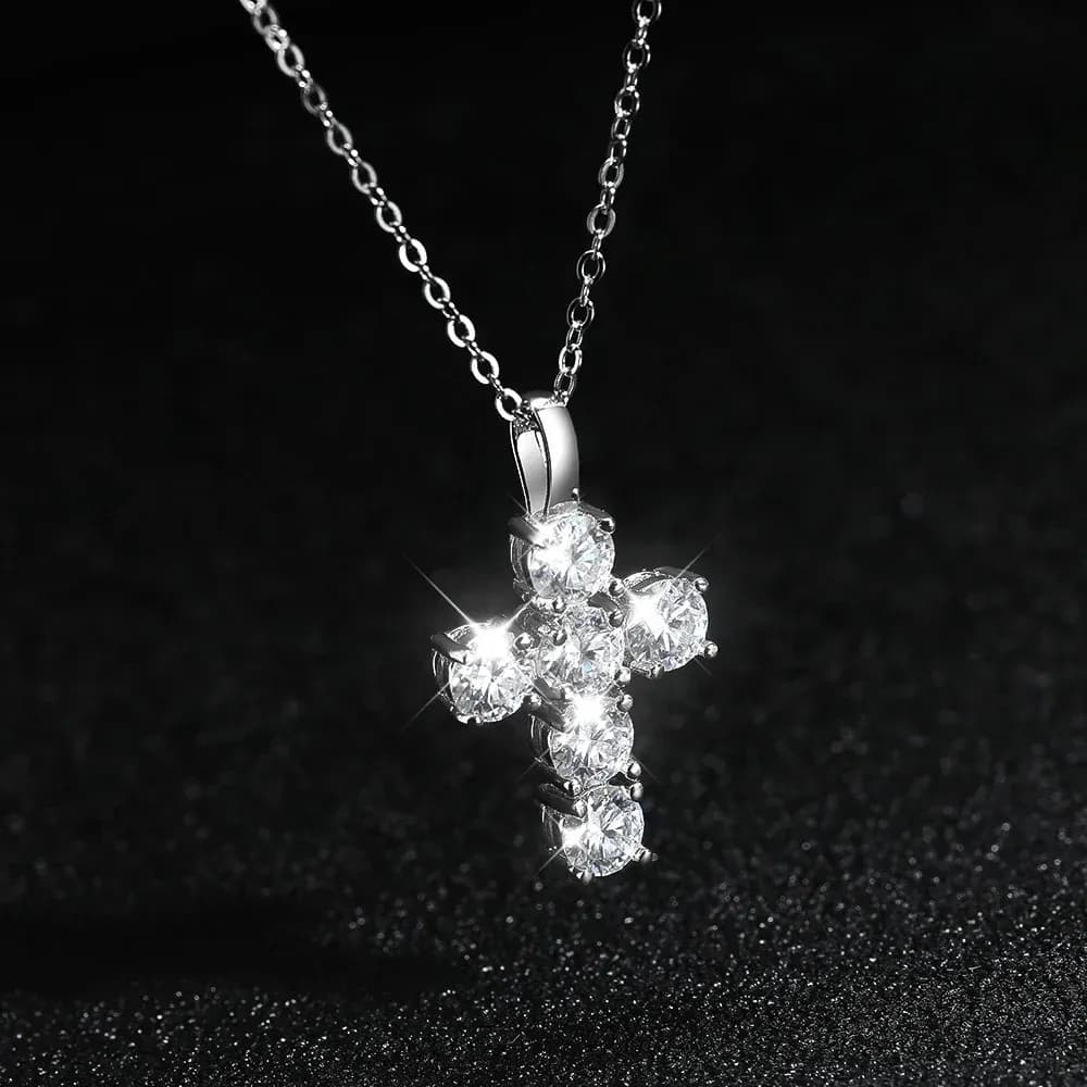 Knobspin D-Colour Moissanite Cross Pendant Necklace